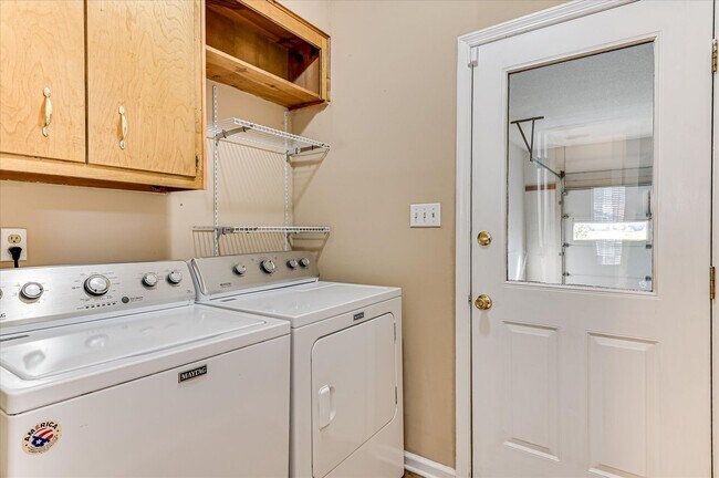 Building Photo - 1140 Parkside Trail