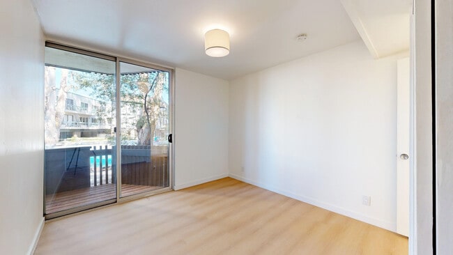 Building Photo - 1507 Carol-105A