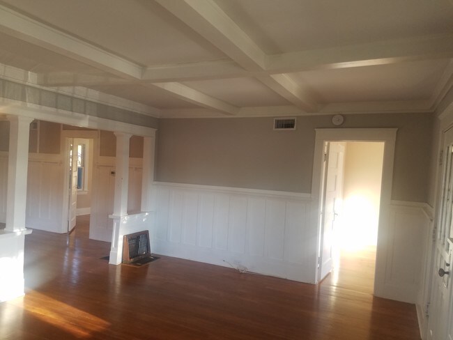 Building Photo - 2109 Marengo Ave