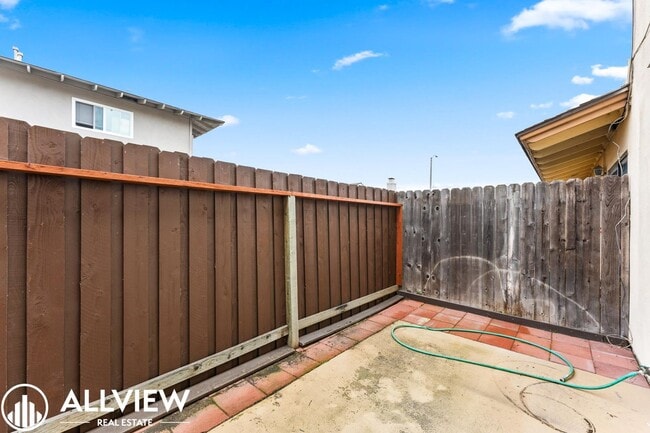 Building Photo - 16731 Bartlett Ln