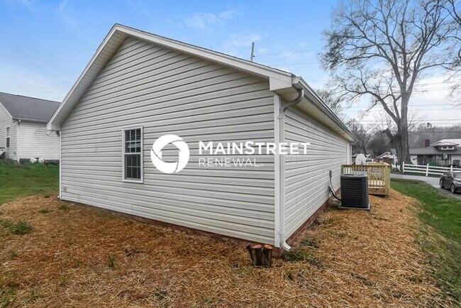Building Photo - 3 Bedroom Pet-Friendly Home in Concord, NC with Main Street Renewal