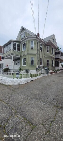 Building Photo - 162 Andover St