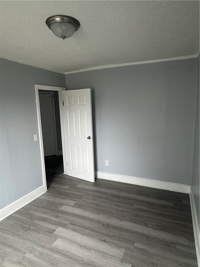 Building Photo - 751 Dewey Ave