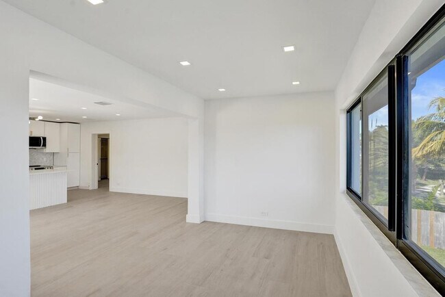 Building Photo - 840 SE 22nd Ave