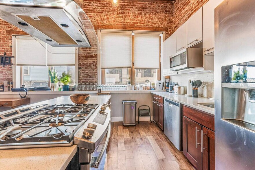 Building Photo - 621 14th St