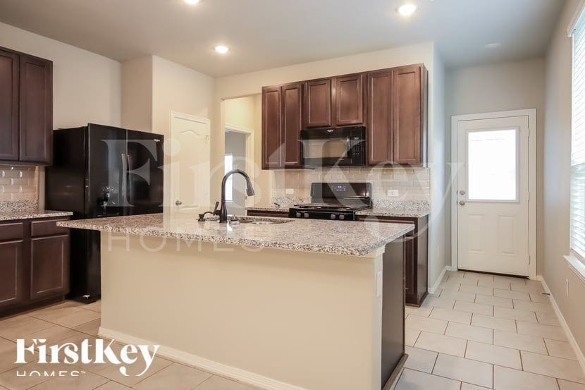 Building Photo - 40707 Gate Ridge Dr