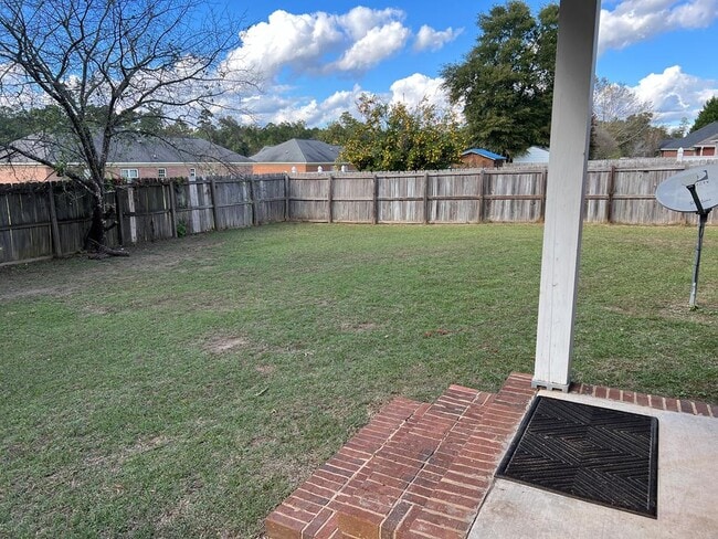 Building Photo - 112 Oakwood Ct