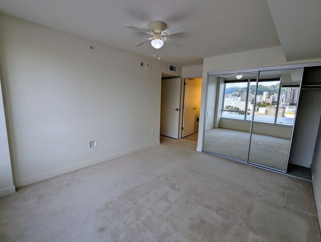 Building Photo - Symphony 2 Bed, 2 Bath, 1 Parking, Mountain views in Kakaako