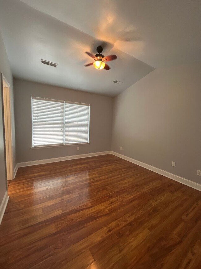 Building Photo - Pristine 2Br 2.5Ba in Persimmon Hill