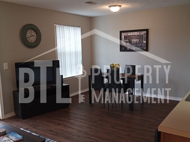 Building Photo - Great Walk-In Unit!