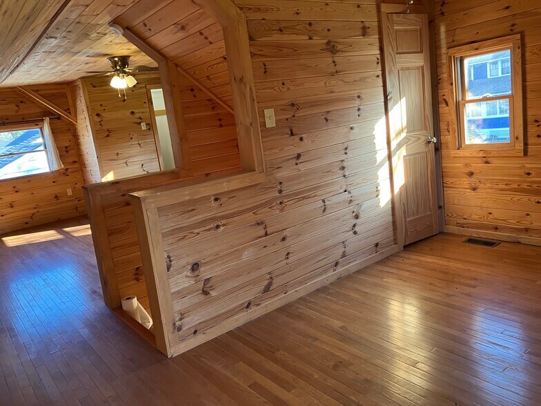 Smaller side looking over toward larger side. - 4454 Floyd Dr