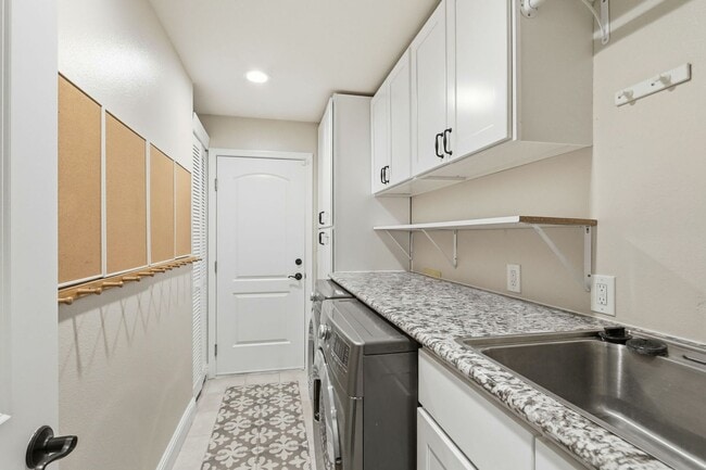 Building Photo - Santa Teresa 5-Bedroom 3-Bathroom Home