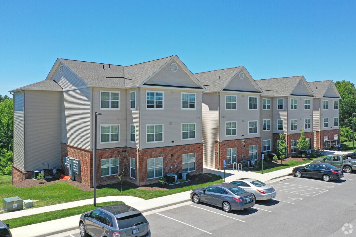Fieldstone Apts Income Student Restricted Blacksburg Va Apartment Finder
