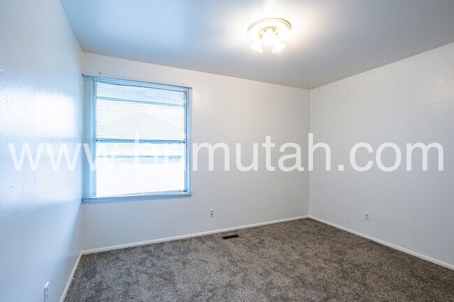 Building Photo - 4456 S Albright Dr