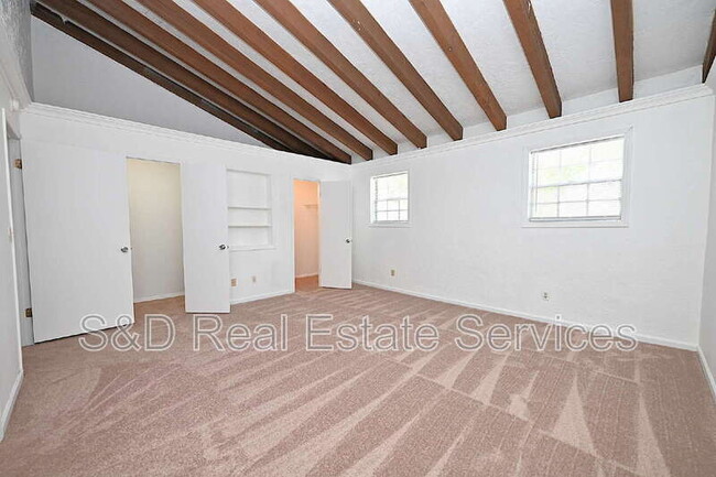 Building Photo - 2249 9th St SE