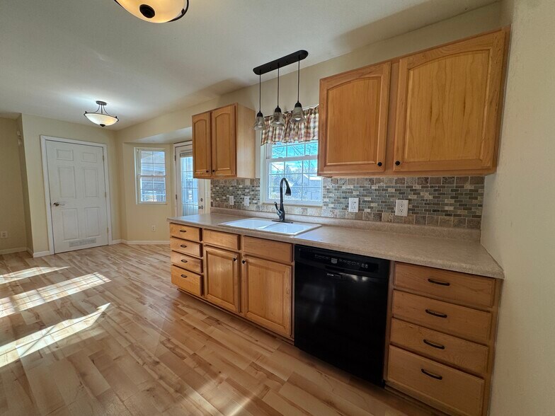 Building Photo - 2532 N Bootmaker Dr