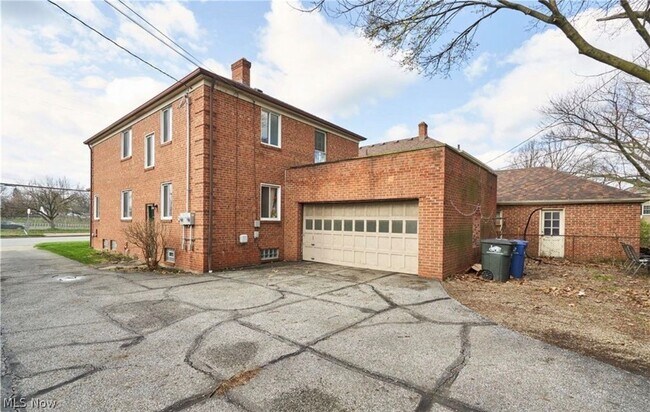 Building Photo - 14330 Lakewood Heights Blvd