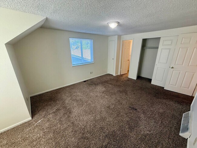 Building Photo - Spacious 4 Bed, 2.5 Bath Home in Fort Collins