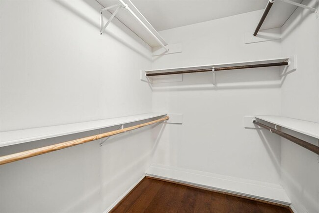 Building Photo - 527 Briar Knoll Dr