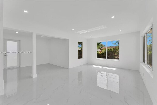 Building Photo - 1390 SW 50th Ave
