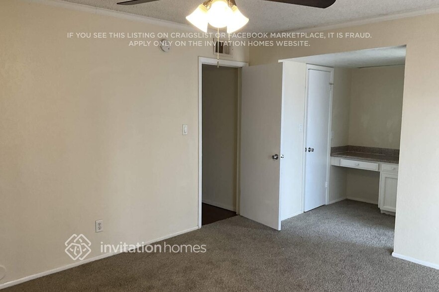 Building Photo - 726 W Laguna Azul Ave