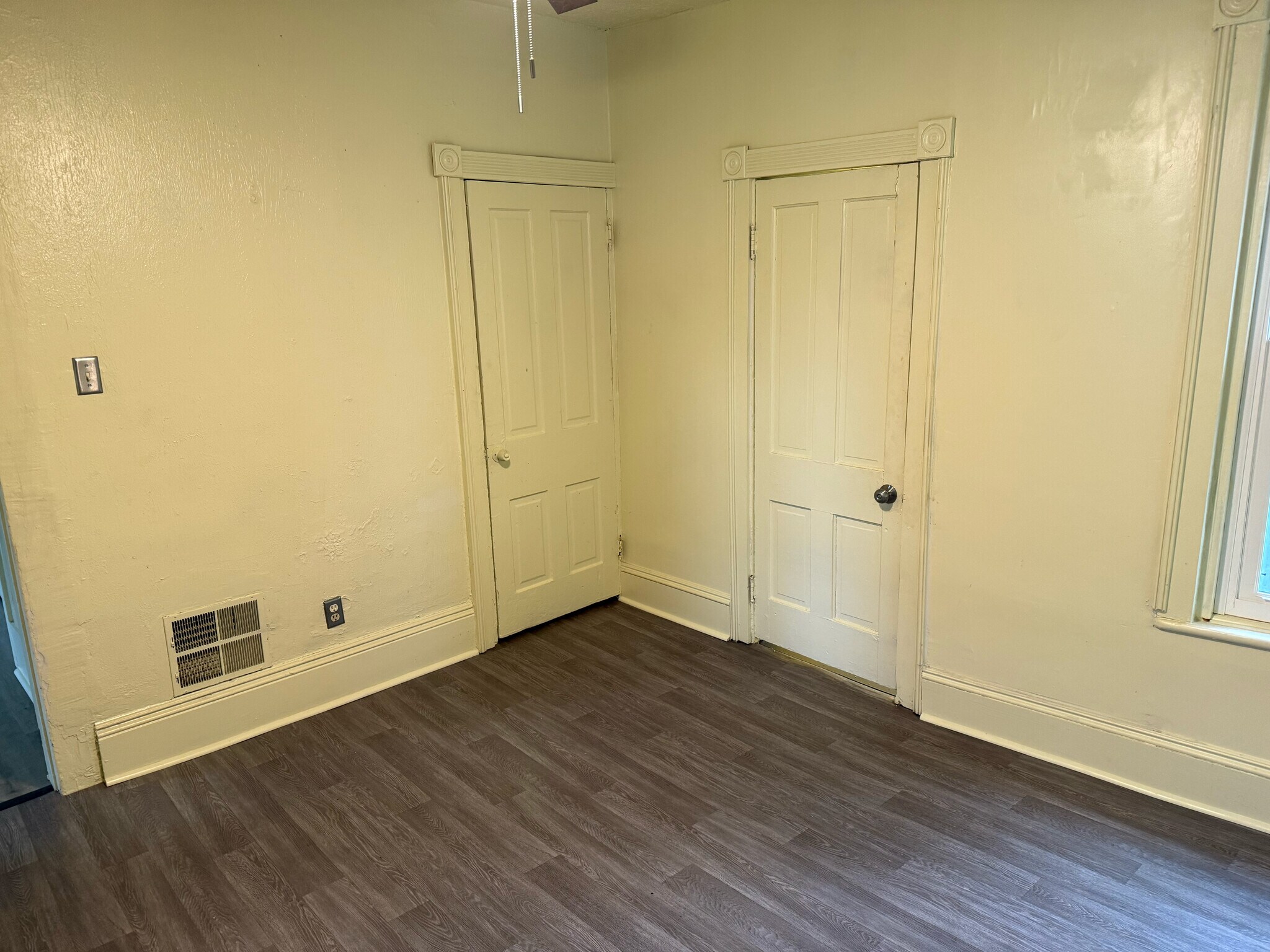 Building Photo - 102 S Balch St