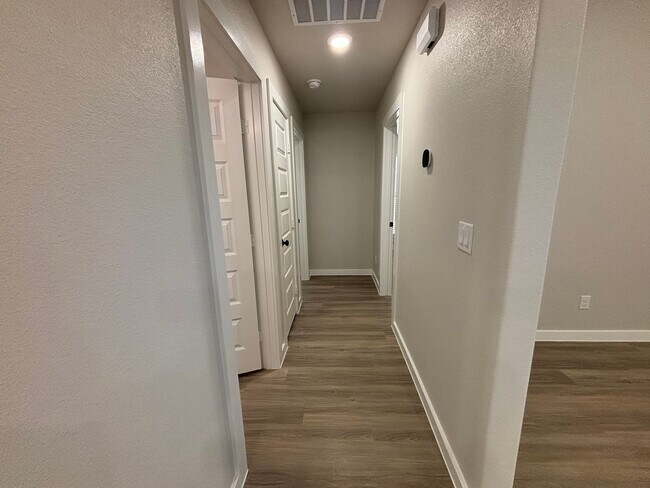 Building Photo - Pre leasing for July, Bell farms!