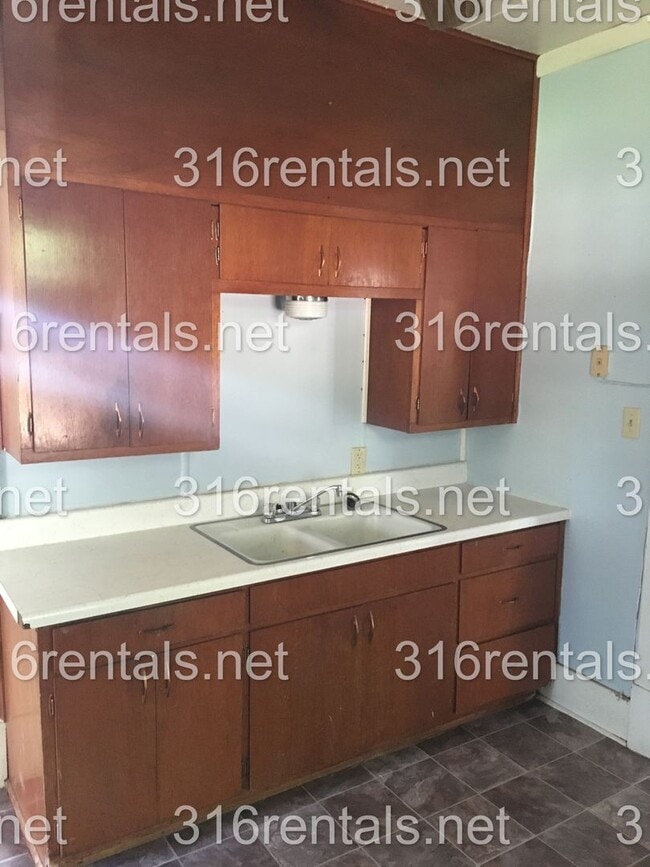 Building Photo - $799 - 2 bed 1 bath - Single Family