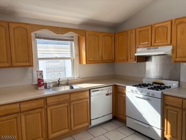 Building Photo - 728 Linden Ave