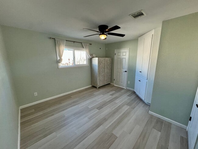 Building Photo - Beautifully Remodeled Home with Private Patio in Ontario