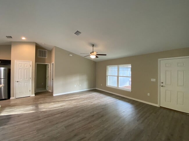 Building Photo - Custom Home - Desirable SW Dunnellon Neigh...