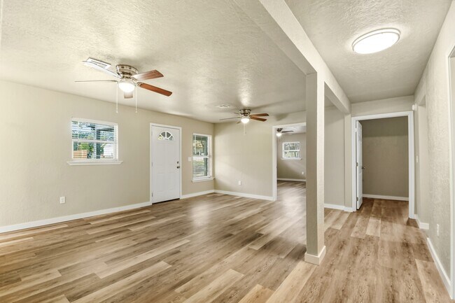 Building Photo - 243 Orchard St