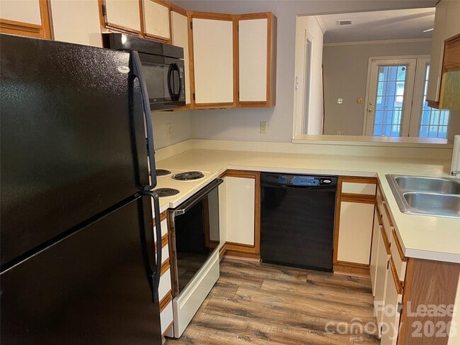 Building Photo - 6725 Bevington Ridge Rd