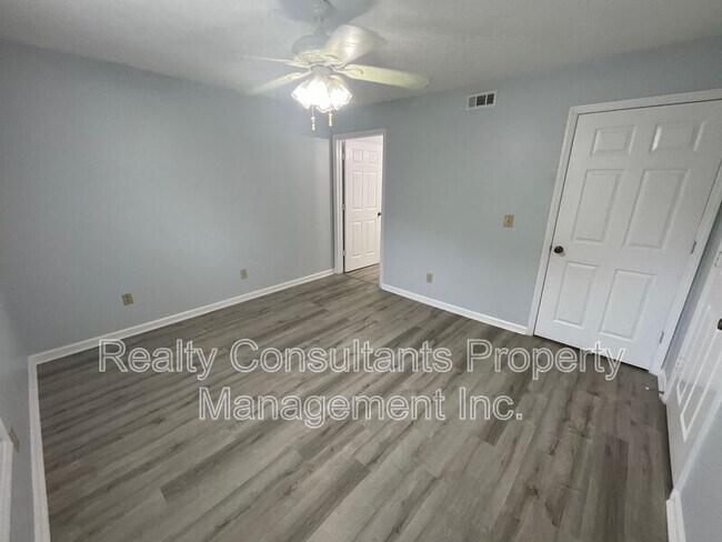 Building Photo - 7117 W Friendly Ave