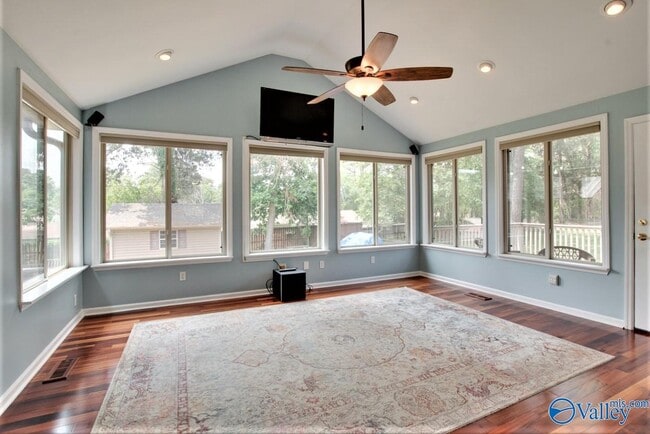 Building Photo - 697 Crestview Dr