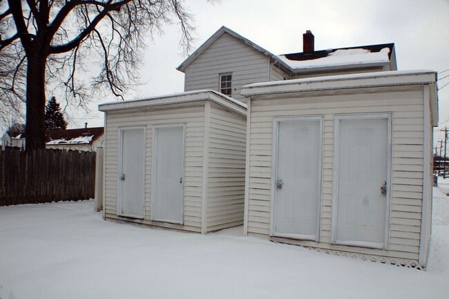 Building Photo - The Moore Townhouses