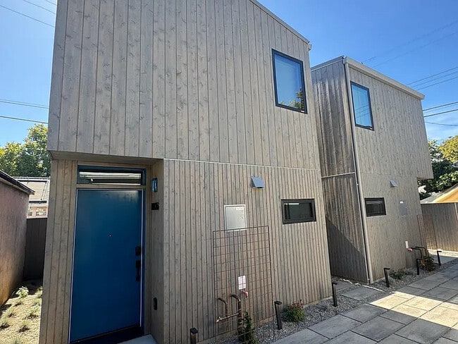 Building Photo - 1405 Tomato Alley