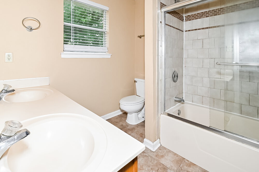 Building Photo - 8169 Oak Moss Cove