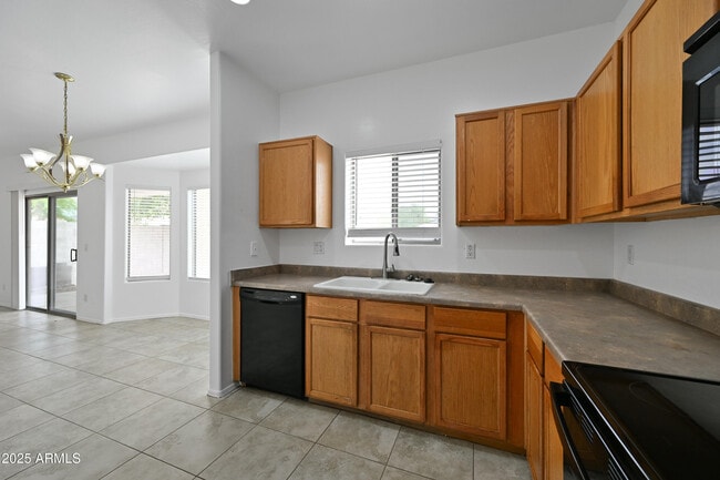 Building Photo - 605 W Latona Rd