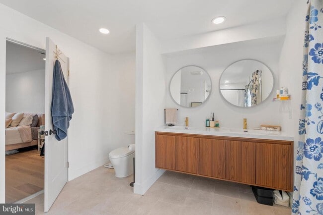 Building Photo - 2117 Clymer St