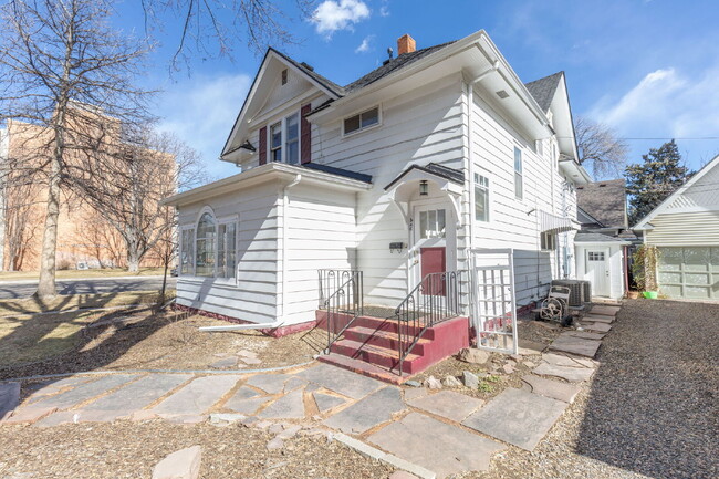 Building Photo - Charming Old Town Longmont Rental - 2bed +...