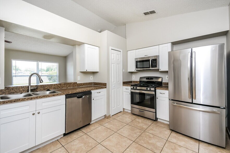 Building Photo - 15146 Margaux Dr