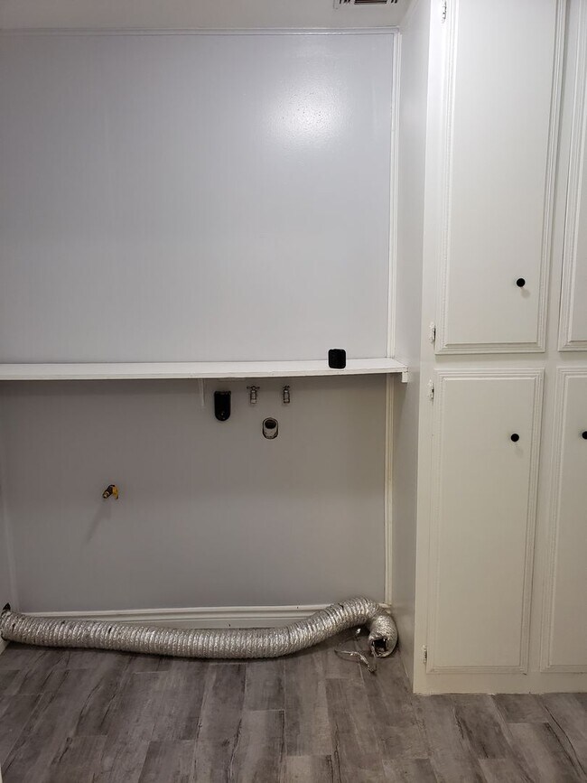 Building Photo - Single Family Residence Located on The Mesa