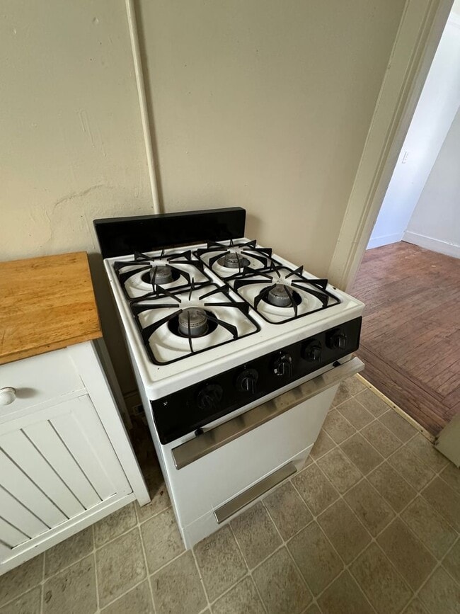 Building Photo - 3129 Broadway