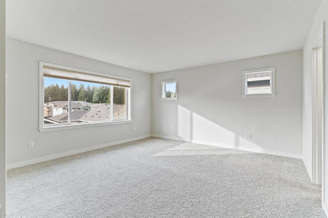 Building Photo - Bueaitful 4 bedroom home with 1 bed 1 bath MIL!