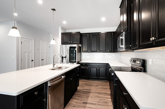 Building Photo - 645 Exmoor Dr