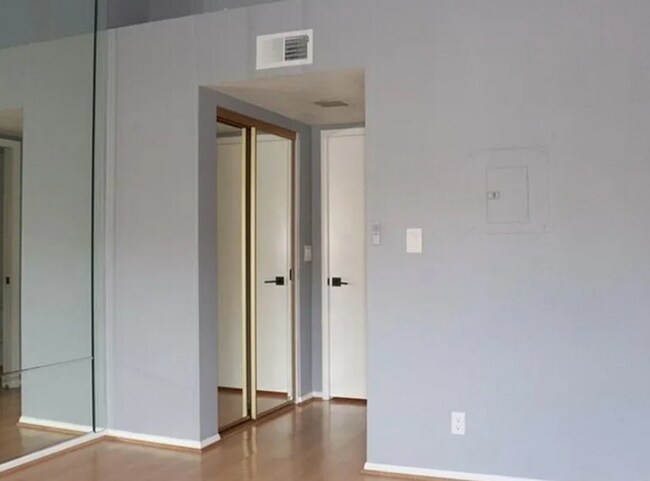 Building Photo - This stunning One-Bedroom 1.5 Bathroom Condo in Laguna Niguel