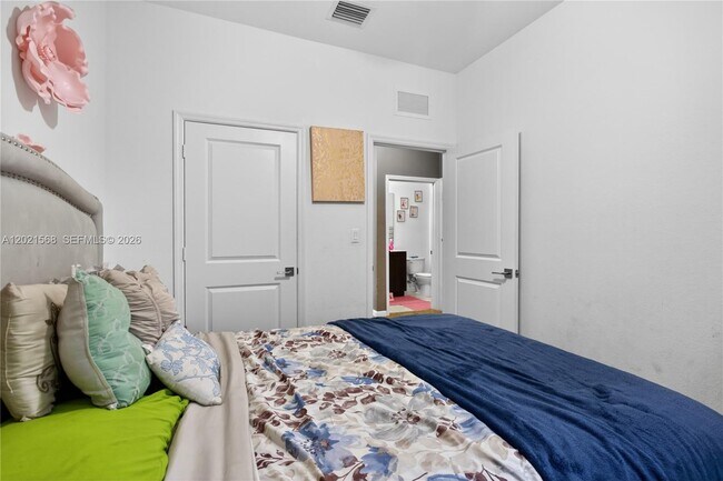 Building Photo - 4044 NW 11th St