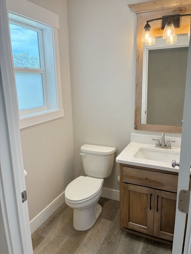 Building Photo - Beautiful new 3-bedroom, 2.5-bathroom townhome