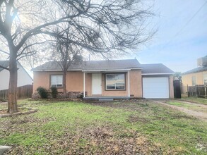 Building Photo - 2 bedrooms/1 bath with garage